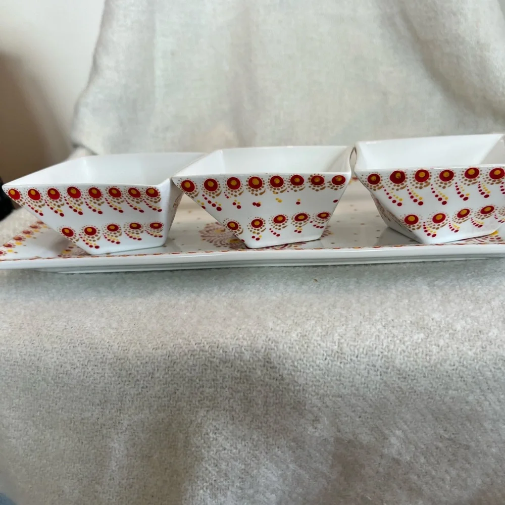 Pier 1 White Floral Patterned Serving Set
